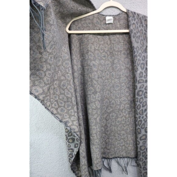 Woolrich One Size Soft Leopard Fringed Shawl-Soft & Cozy - Picture 13 of 14